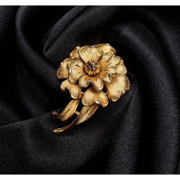 Vintage COROCRAFT Signed Gold-Tone Flower Brooch Pin - Picture 1 of 5